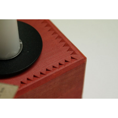 Adventsljusstake i trä med uddsnitt