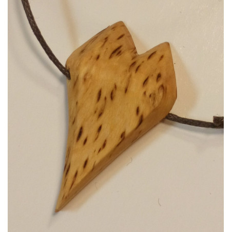 Täljt hjärthalsband