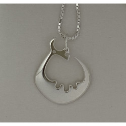 Storsjöodjur i silver med en halskedja