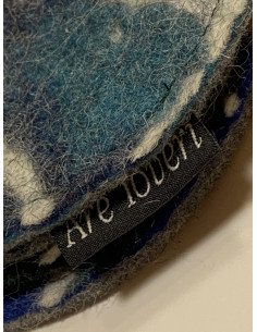 Runda glasunderlägg av tovad ull i färgerna, blått, grönt, vitt 2