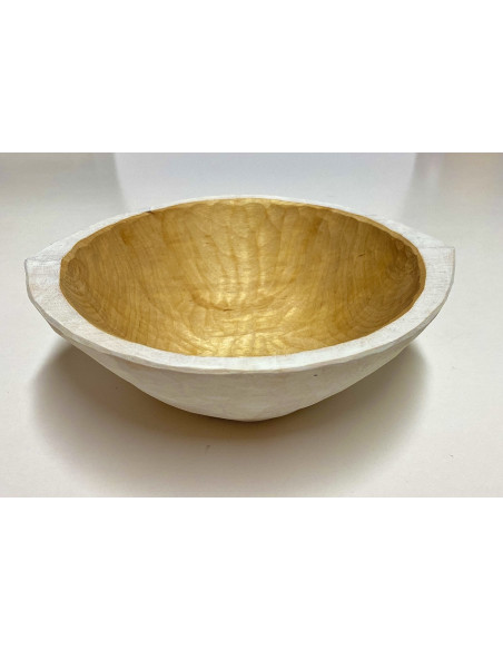 skål i trä med tydliga märken efter kniv och stämjärn