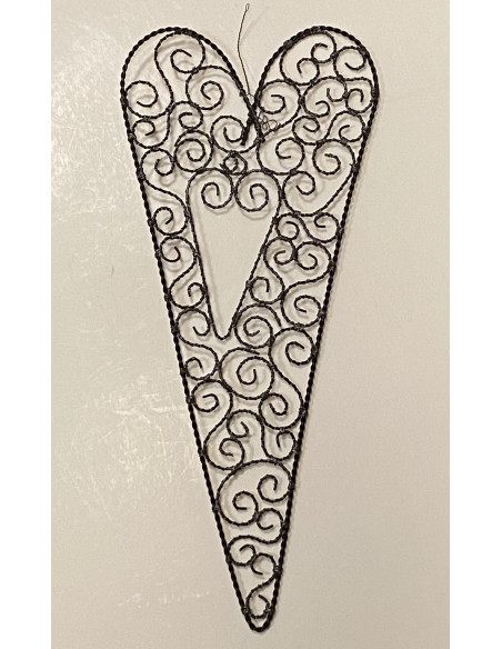 Stort hjärta i järntråd i tekniken trådslöjd