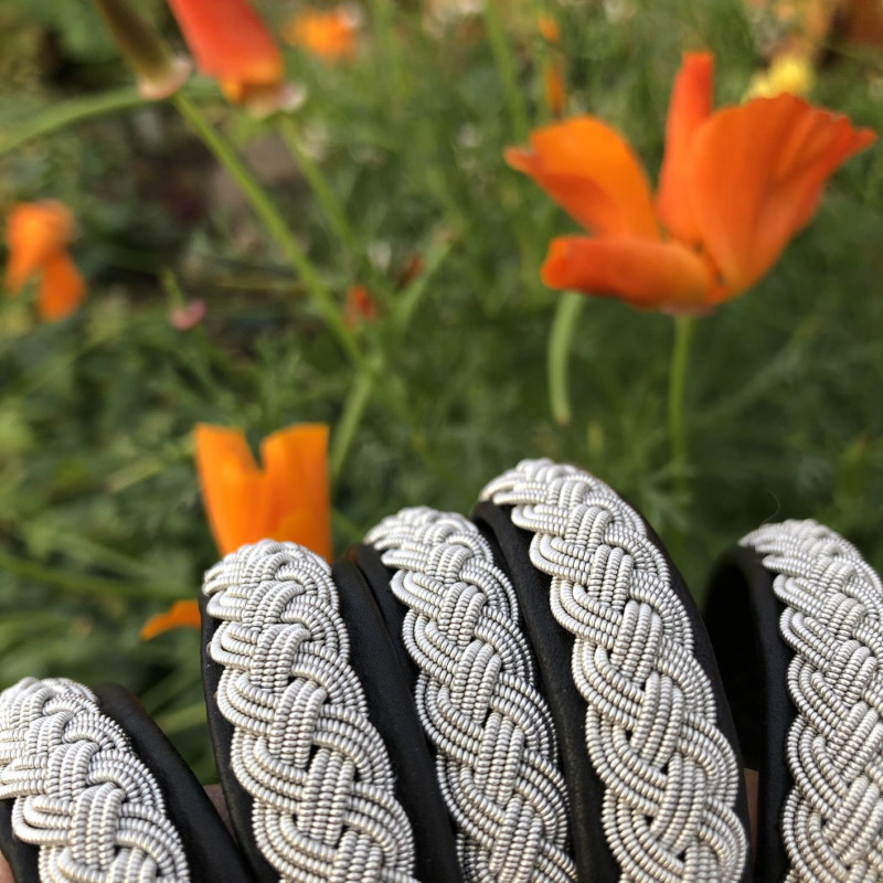 Tenntrådsarmband fyrfläta i renskinn,...