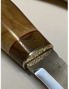 Brukskniv i rostfritt stål med skaft av björkvril 2