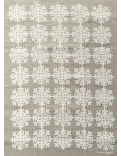 Kökshandduk med tryckta vita snöflingor mot ljusgrå botten 2