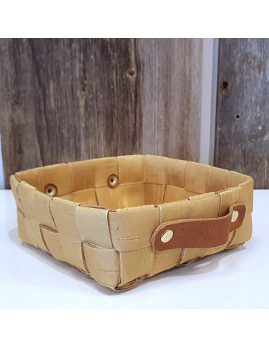 Korg i flätad näver